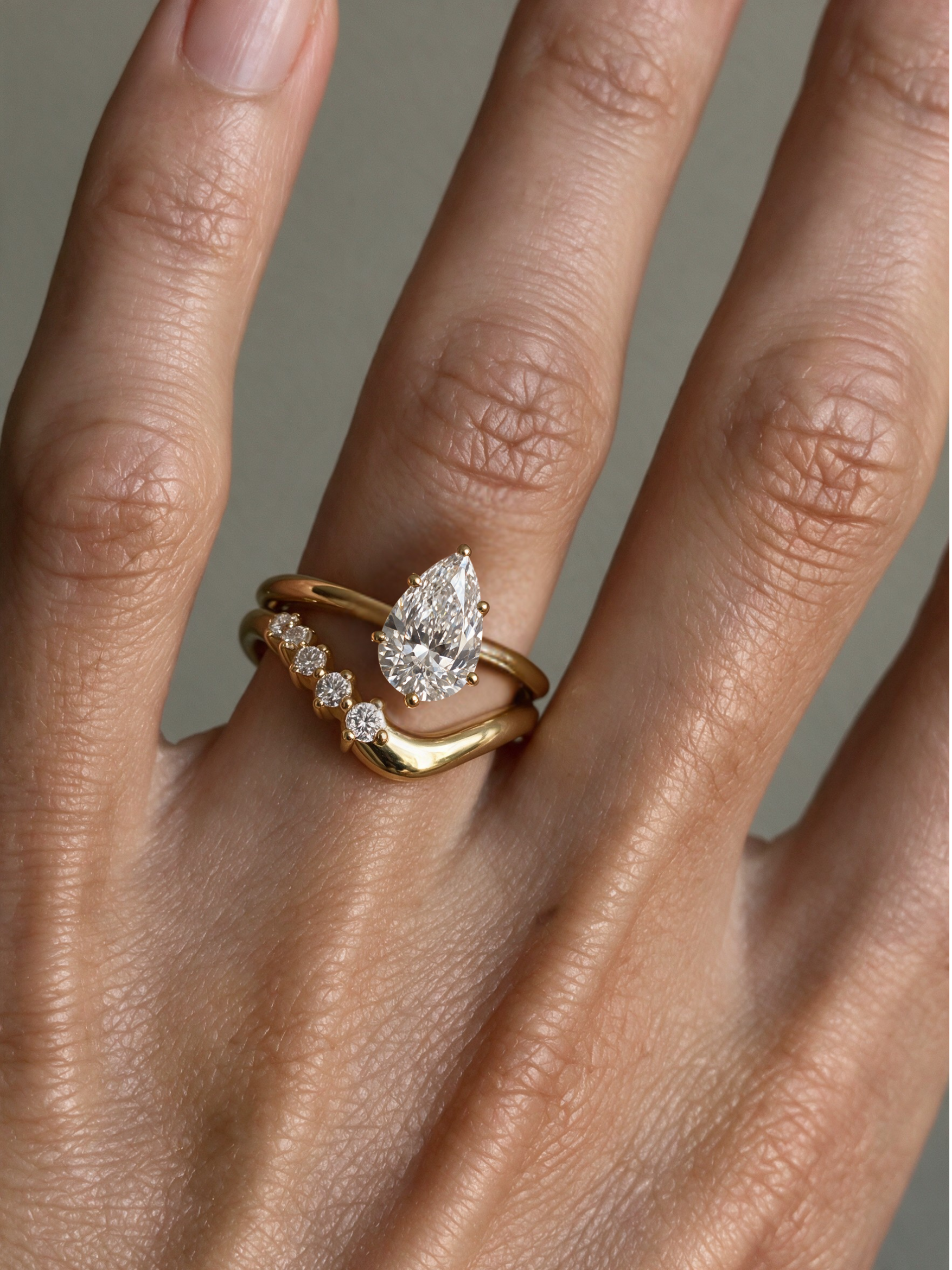 Pear-Cut Moissanite Ring Set with Curved Band – 1.5ct